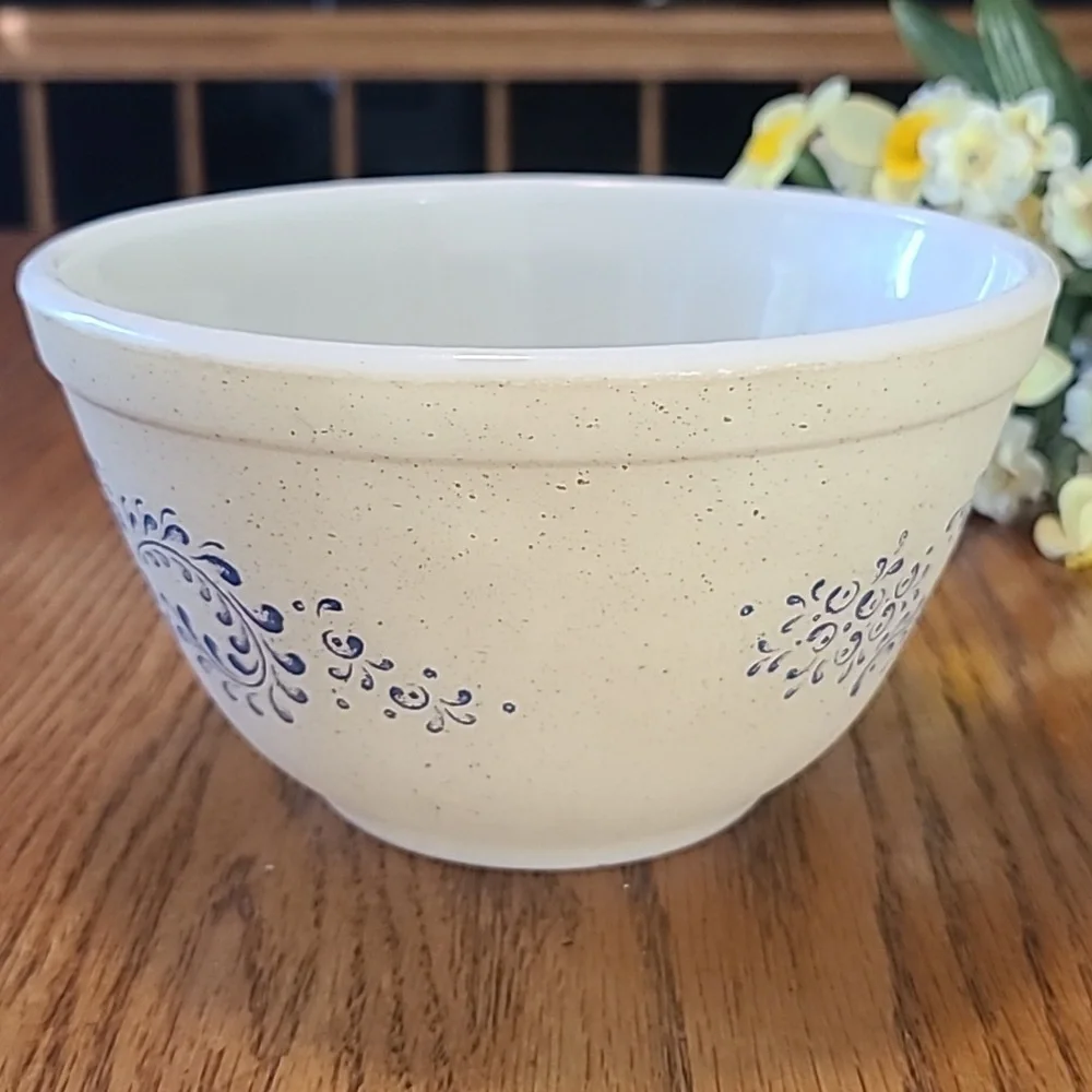 Pyrex Homestead 750ml Mixing Bowl